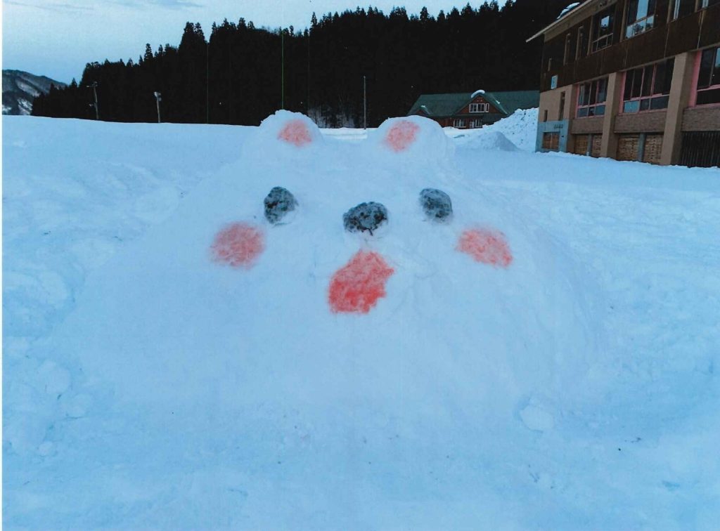 「私たちが作った雪だるま見てけやれ！！」_只見中学校生活文化部B部様